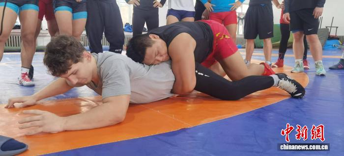 为期七天的中俄古典式摔跤技术交流在黑龙江落