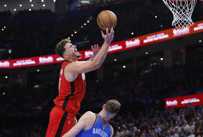 火箭队主场迎战湖人队争夺西部第三席位