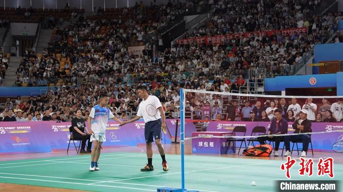 端午假期林丹邂逅鄂尔多斯：灯光初亮，现场观