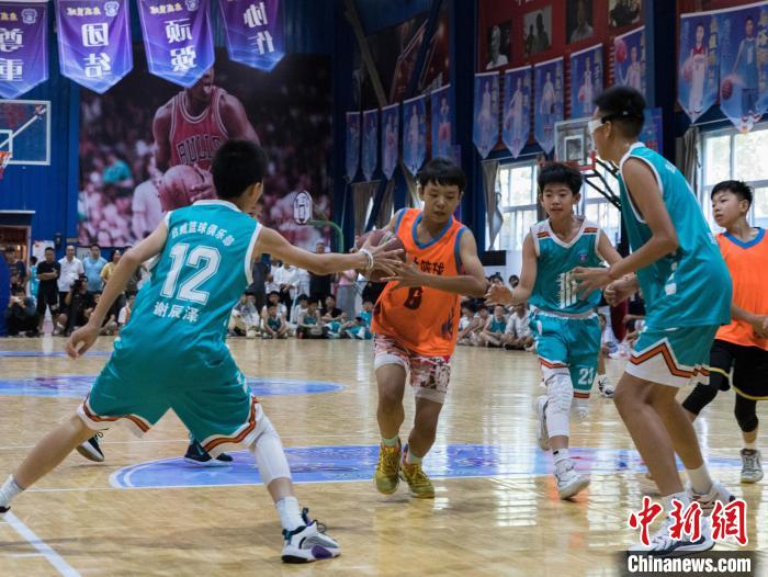 银川举行宁夏青少年篮球俱乐部邀请赛开赛 吸引