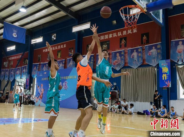银川举行宁夏青少年篮球俱乐部邀请赛开赛 吸引
